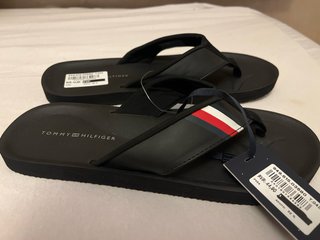 Chanclas Tommy Hilfiger Talla 42 Nueva vale 45 eur