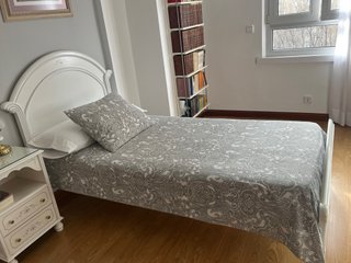 Dormitorio juvenil blanco con detalles