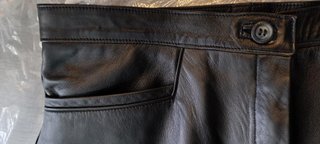 Pantalón de cuero negro. Sin estrenar