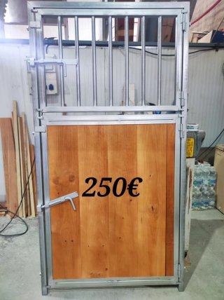 Puertas de cuadra metálicas y madera