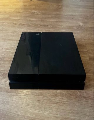 Consola PS4 + 3 Juegos + 2 Mandos