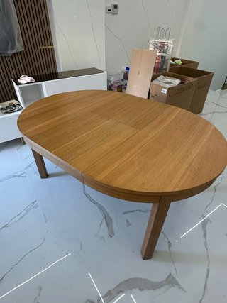 Mesa de comedor redonda de madera
