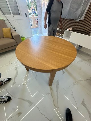 Mesa de comedor redonda de madera