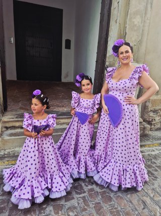 Trajes de flamenca para niñas. Tallas 4 y 8.