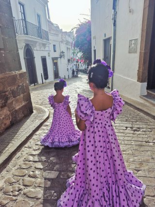Trajes de flamenca para niñas. Tallas 4 y 8.