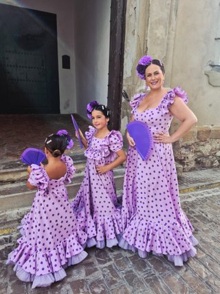 Trajes de flamenca para niñas. Tallas 4 y 8.