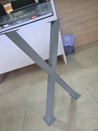 Patas para mesa de metal grises