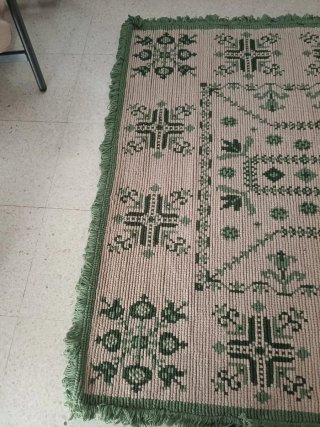 Alfombra artesanal beige y verde