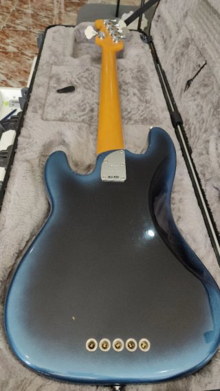 Bajo 5 cuerdas Fender AM Pro II P Bass V MN DK NIT