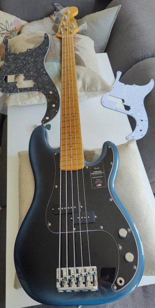 Bajo 5 cuerdas Fender AM Pro II P Bass V MN DK NIT