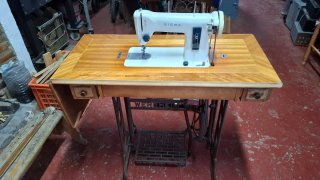 Máquina de coser Singer antigua