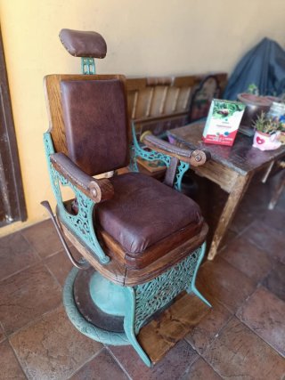 Sillón de barbero antiguo vintage