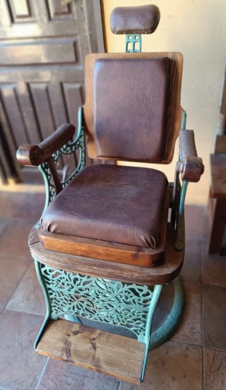 Sillón de barbero antiguo vintage