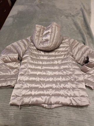 Chaqueta acolchada gris con capucha T/13-14años