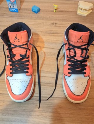 Zapatillas Jordan Retro 1 Mid Naranja y Blanco