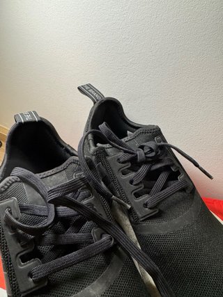 Zapatillas Adidas Negras y Blancas