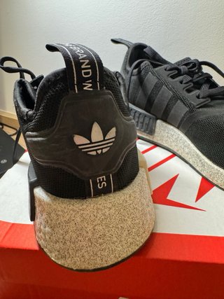 Zapatillas Adidas Negras y Blancas