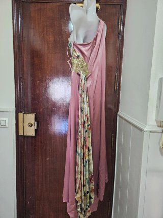 Vestido de fiesta rosa y multicolor