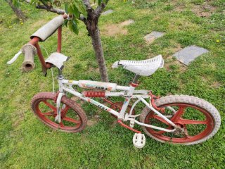 Bicicleta BMX Akimoto AKM-4 Roja y Blanca