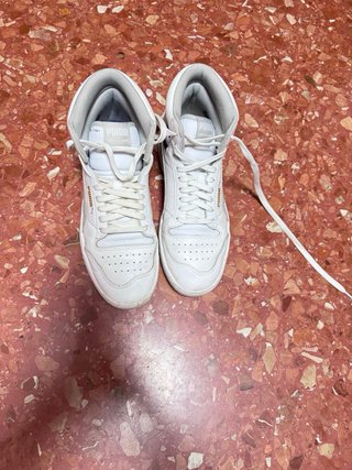 Zapatillas Puma Blancas y Grises