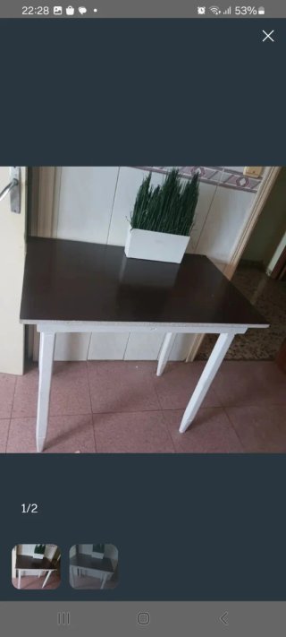 Mesa de cocina marrón y blanca