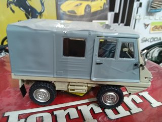 Coche a escala Schuco 1:18