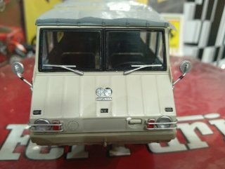 Coche a escala Schuco 1:18