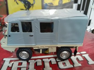 Coche a escala Schuco 1:18