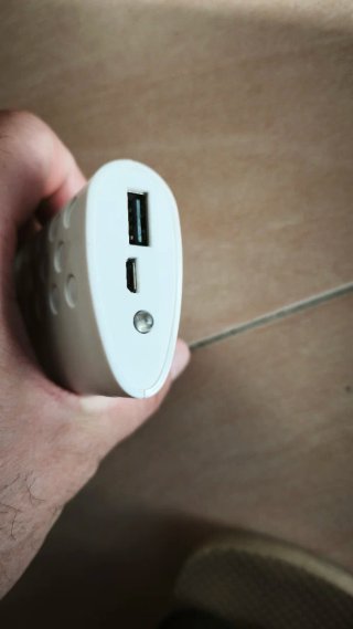 Cargador Portátil Blanco con Diseño Azul