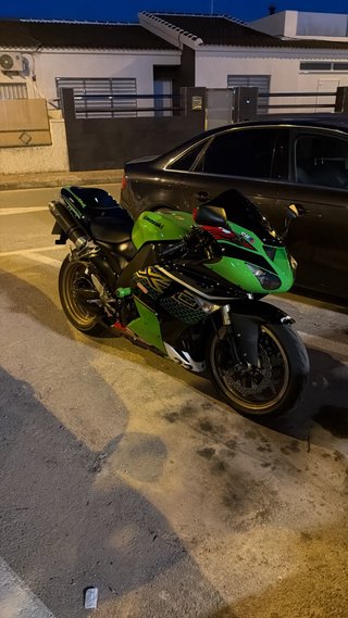 Kawasaki ZX10R Sportbike
