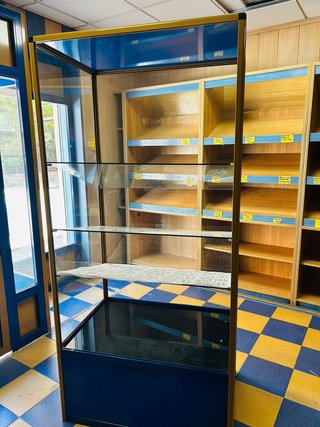 Vitrina expositora y mueble reponedor