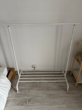 Perchero Ropa Blanco con Ruedas