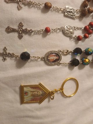 Lote 5 Rosarios y Colgante Virgen María