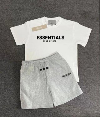 Conjunto Essentials Camiseta y Pantalón Corto