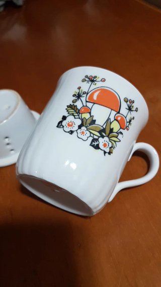 Tazza vintage in porcellana decorata
