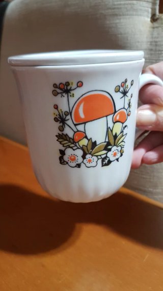 Tazza vintage in porcellana decorata