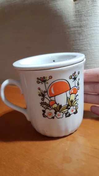 Tazza vintage in porcellana decorata