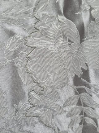 Chal brocado  de seda gris plata