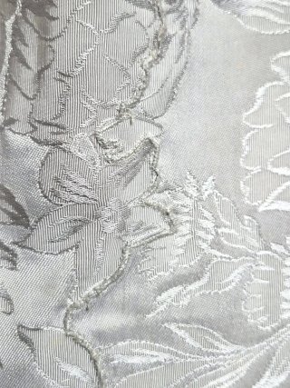 Chal brocado  de seda gris plata