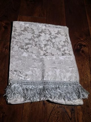 Chal brocado  de seda gris plata