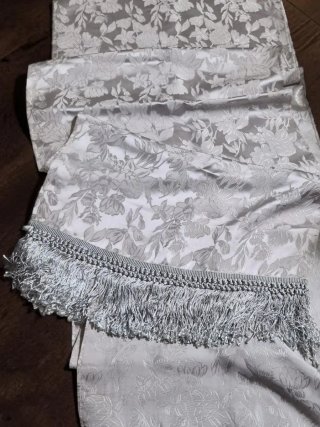 Chal brocado  de seda gris plata