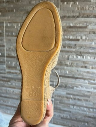 Sandalias Kourtesy doradas esparto