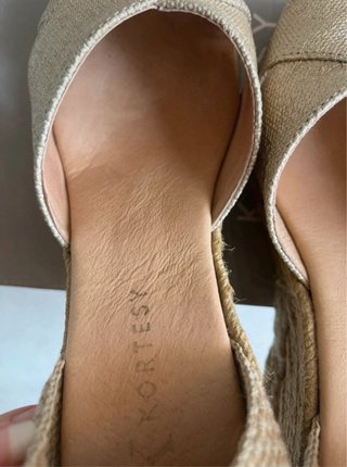 Sandalias Kourtesy doradas esparto