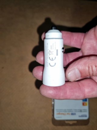 Cargadores USB Coche Zoopa. Y otros.