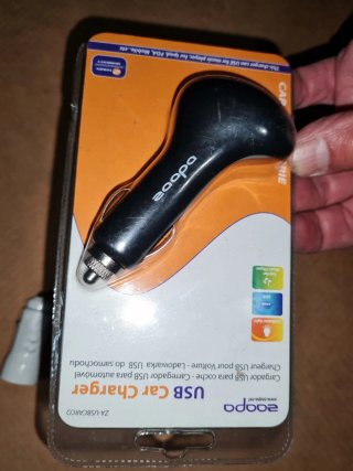 Cargadores USB Coche Zoopa. Y otros.