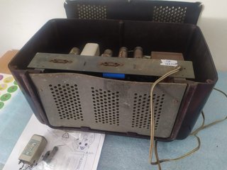 Radio antigua de bakelita
