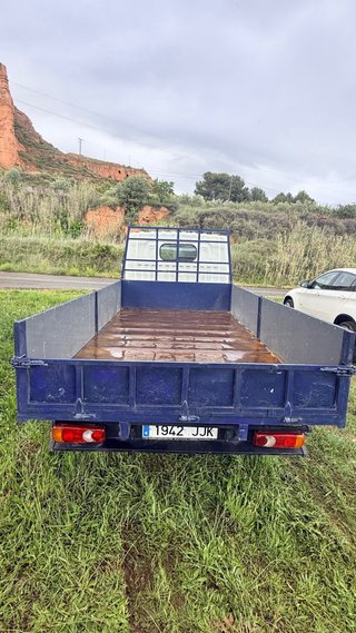 Camión Nissan NT400