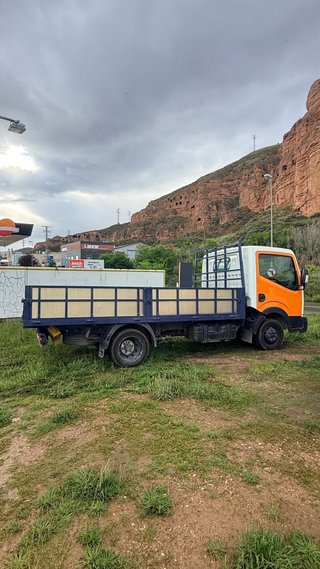 Camión Nissan NT400
