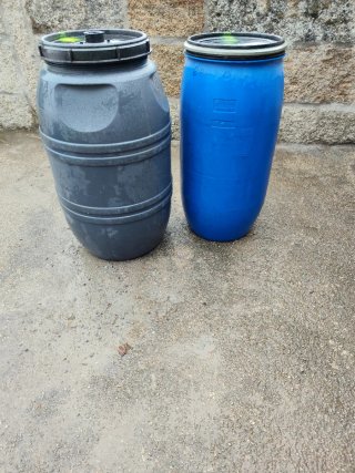 Bidones de plástico