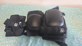 Casco y protecciones patines en línea con facturas